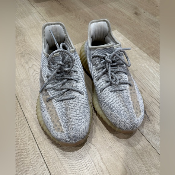 COPY - Yeezy boost 350 V2, size 7. Fits a women’s 8.5. Color lundmark - Picture 2 of 9